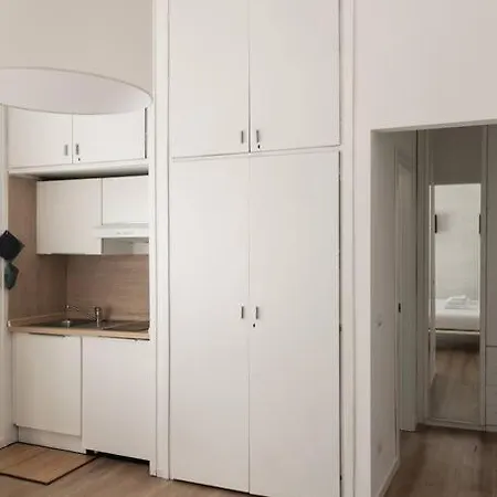 Youhosty - Garibaldi72 Apartment *